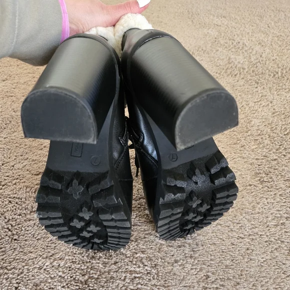 🔥 LIKE NEW BCBGENERATION FAUX FUR LEATHER BOOTS / BOOTIES SIZE 7 - Picture 7 of 8